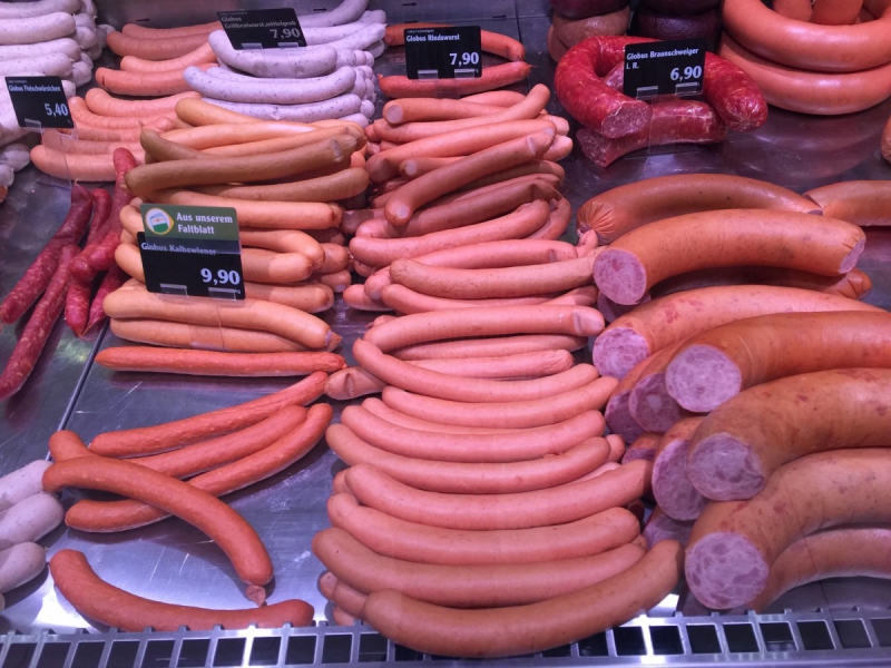 charcuterie-VALDEBLORE-min_sausages_meat_butchery-1069321